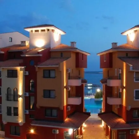 Victoria's -marina Cape - Aheloy